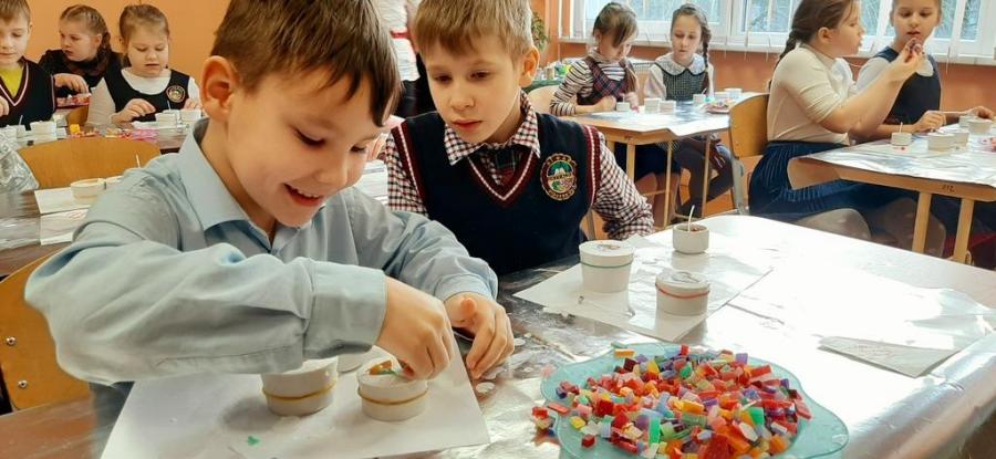 “Sveču darbnīca” viesojas Rīgas Ostvalda vidusskolā