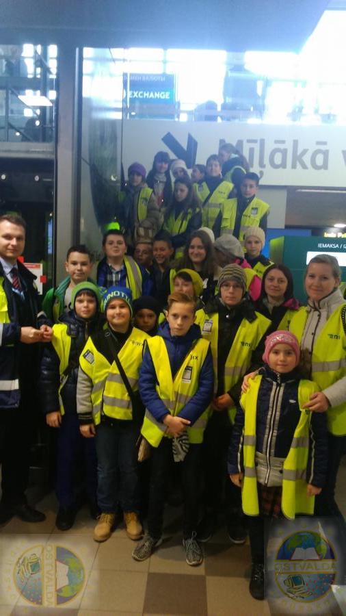 Karjeras nedēļas veiksmes stāsti - 6.c klase devās uz Starptautisko lidostu "Rīga"
