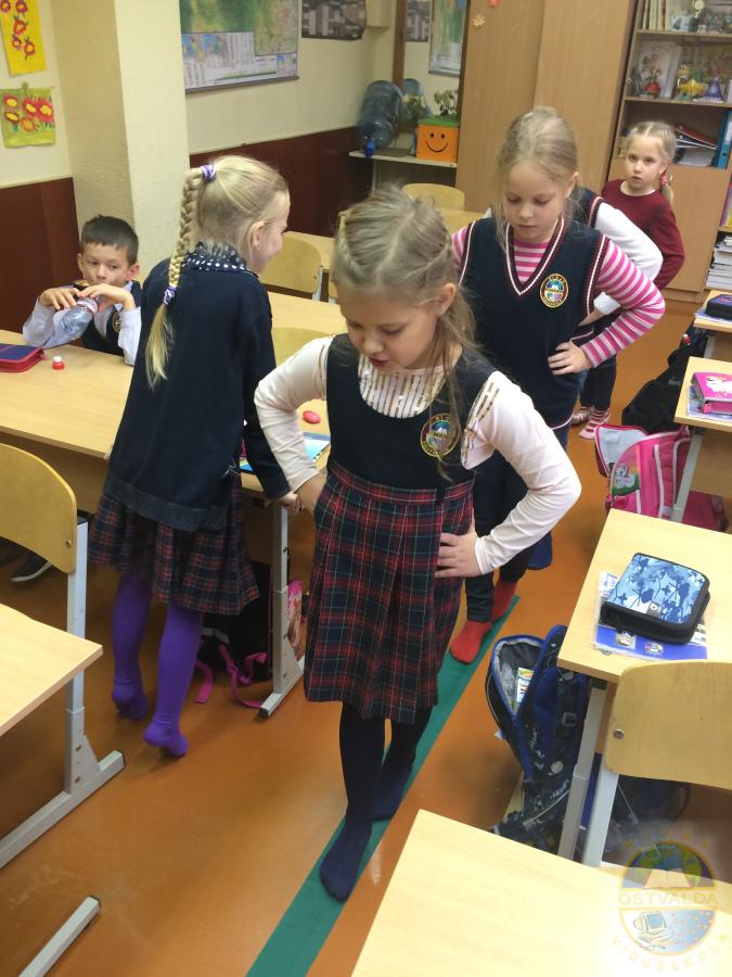 Karjeras nedēļas veiksmes stāsti - 2.b klasē notika tikšanās ar divu profesiju pārstāvjiem: fizioterapeits, podnieks.