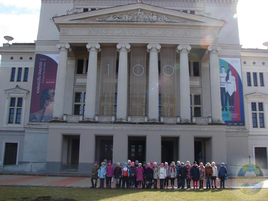 2. b klases skolēni apmeklēja Nacionālo Operas un baleta teātri