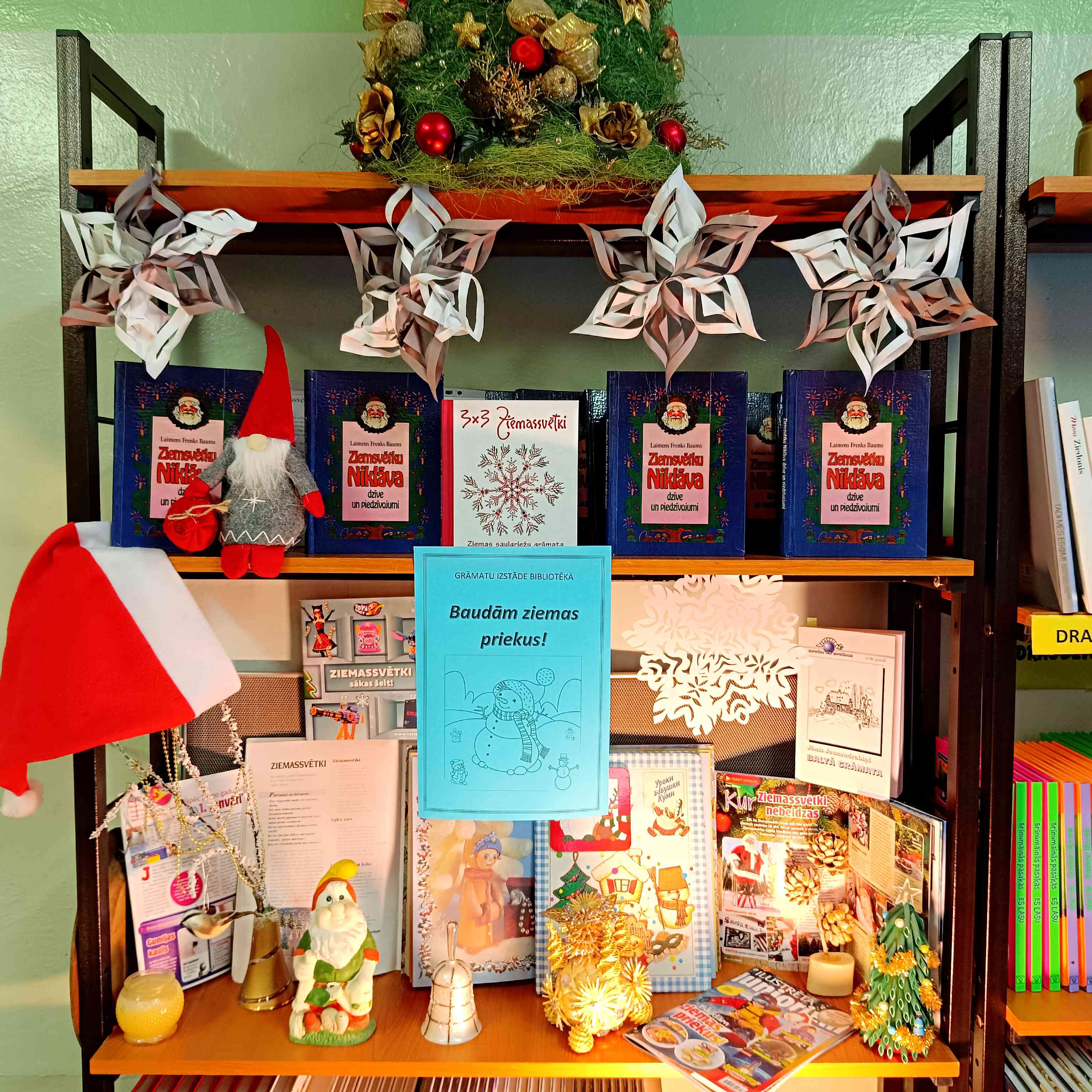 Grāmatu izstāde par Ziemassvētkiem
